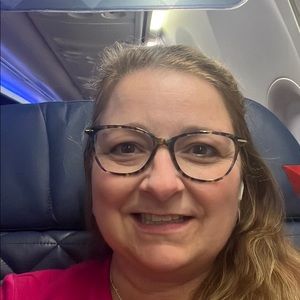 Meet your Posher, Elaine